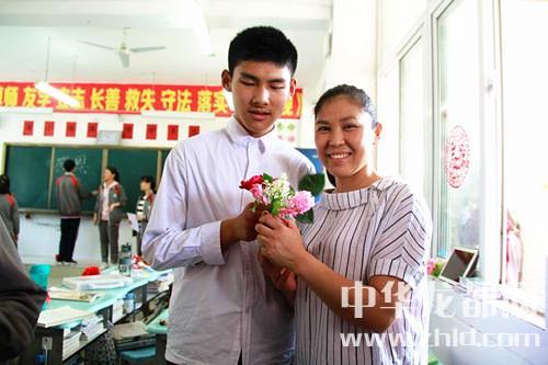 母親節(jié)，周口高中生這樣過！