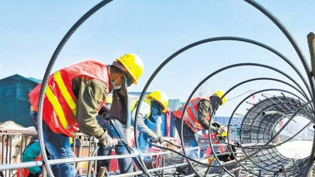 致敬！高溫下的建設(shè)者