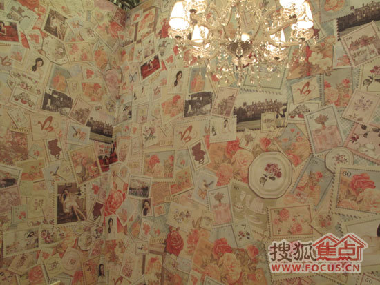 馨而樂的展位背景墻上貼著代言人吳佩慈的頭像 馨而樂的展位背景墻上貼著代言人吳佩慈的頭像