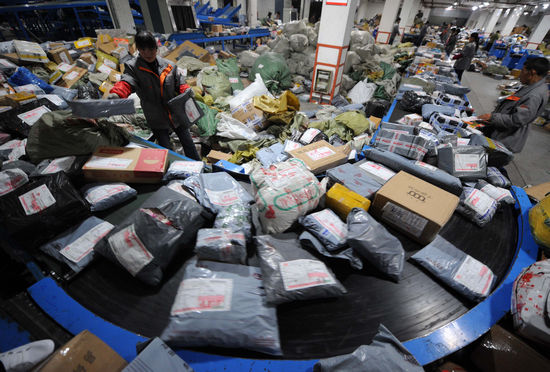 節(jié)假日網(wǎng)購成交量陡增，快遞公司往往會爆倉，快件積壓嚴(yán)重。IC 資料