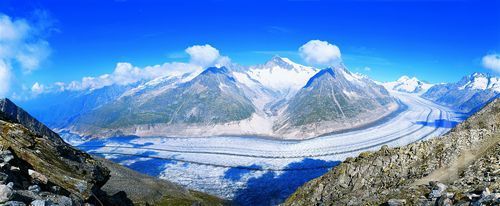 從窗口望出去,眼前是阿爾卑斯山 從窗口望出去,眼前是阿爾卑斯山