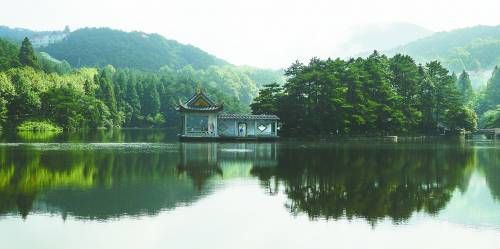  因湖形如琴而得名的如琴湖透著淡淡的寧靜。